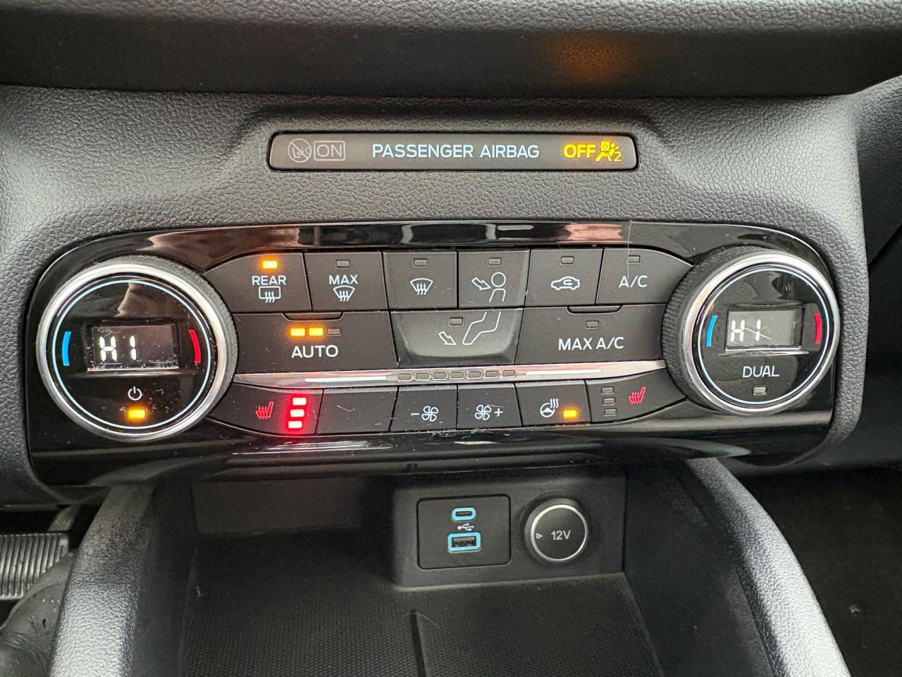 2021 Ford Escape SE, AWD, HYBRID, SE SPORT PACKAGE! 19" RIMS! Photo5