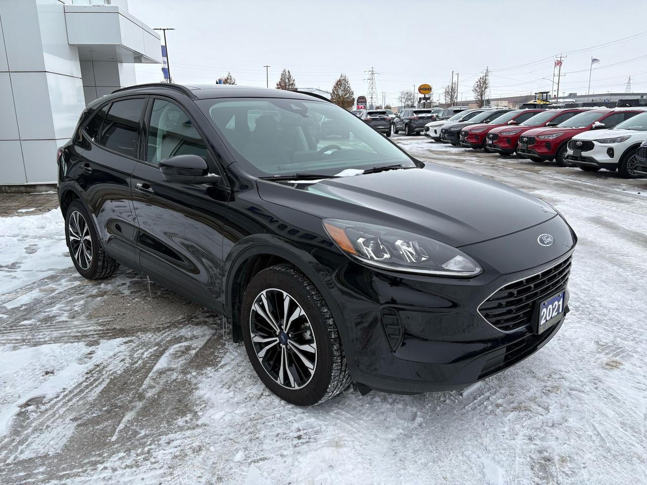 2021 Ford Escape SE, AWD, HYBRID, SE SPORT PACKAGE! 19" RIMS! Photo2