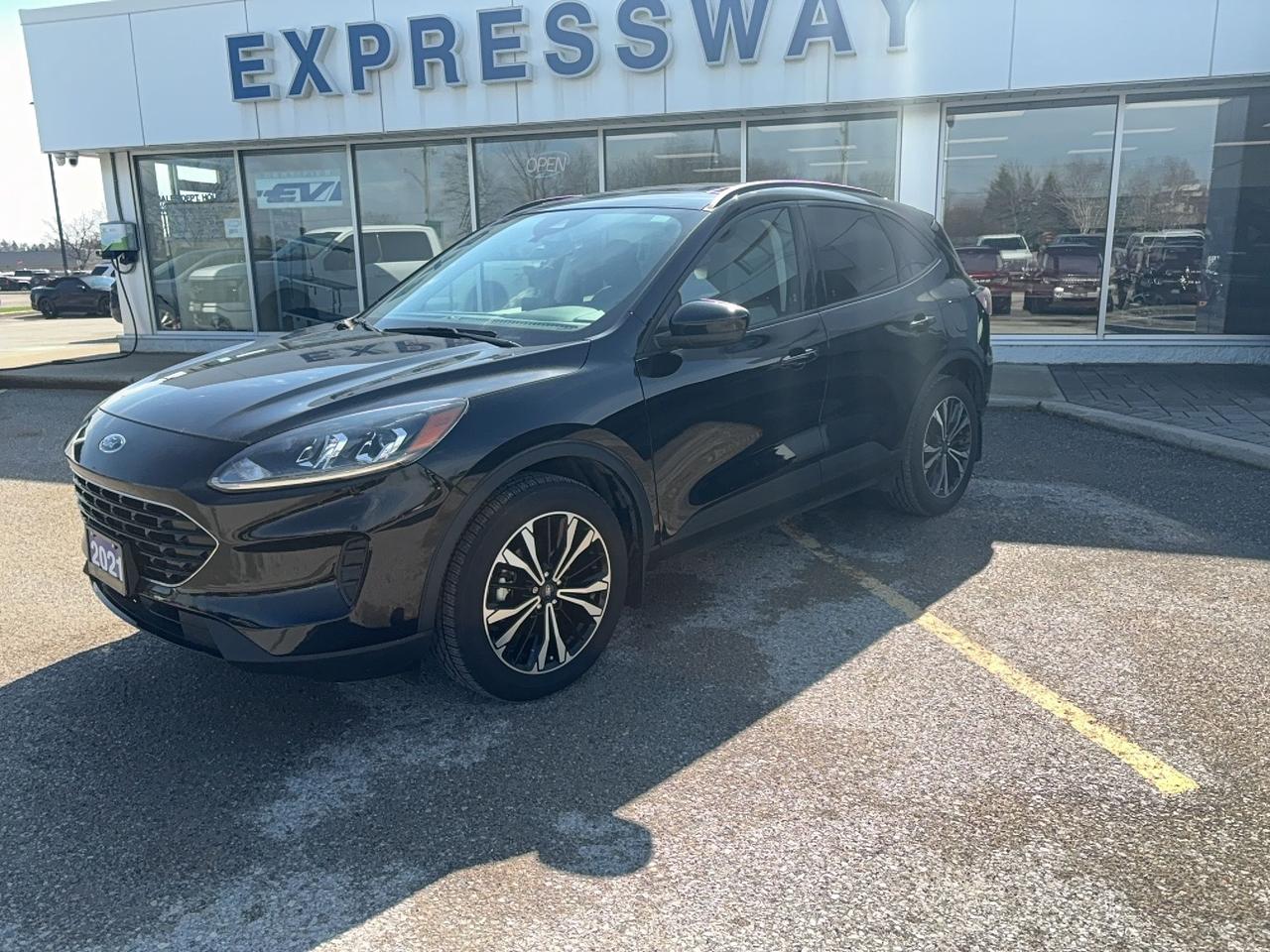 2021 Ford Escape SE, AWD, HYBRID, SE SPORT PACKAGE! 19" RIMS! Photo0
