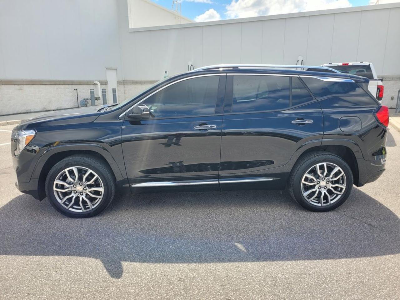 2023 GMC Terrain Denali Photo2