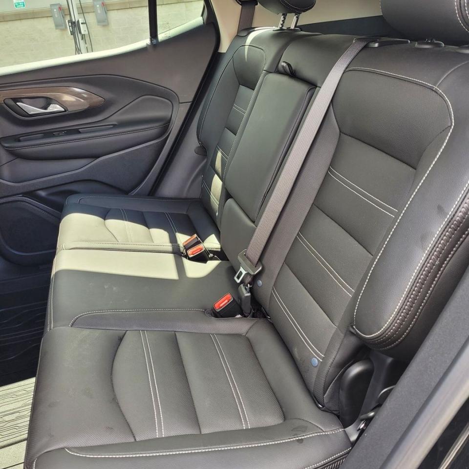 2023 GMC Terrain Denali Photo10