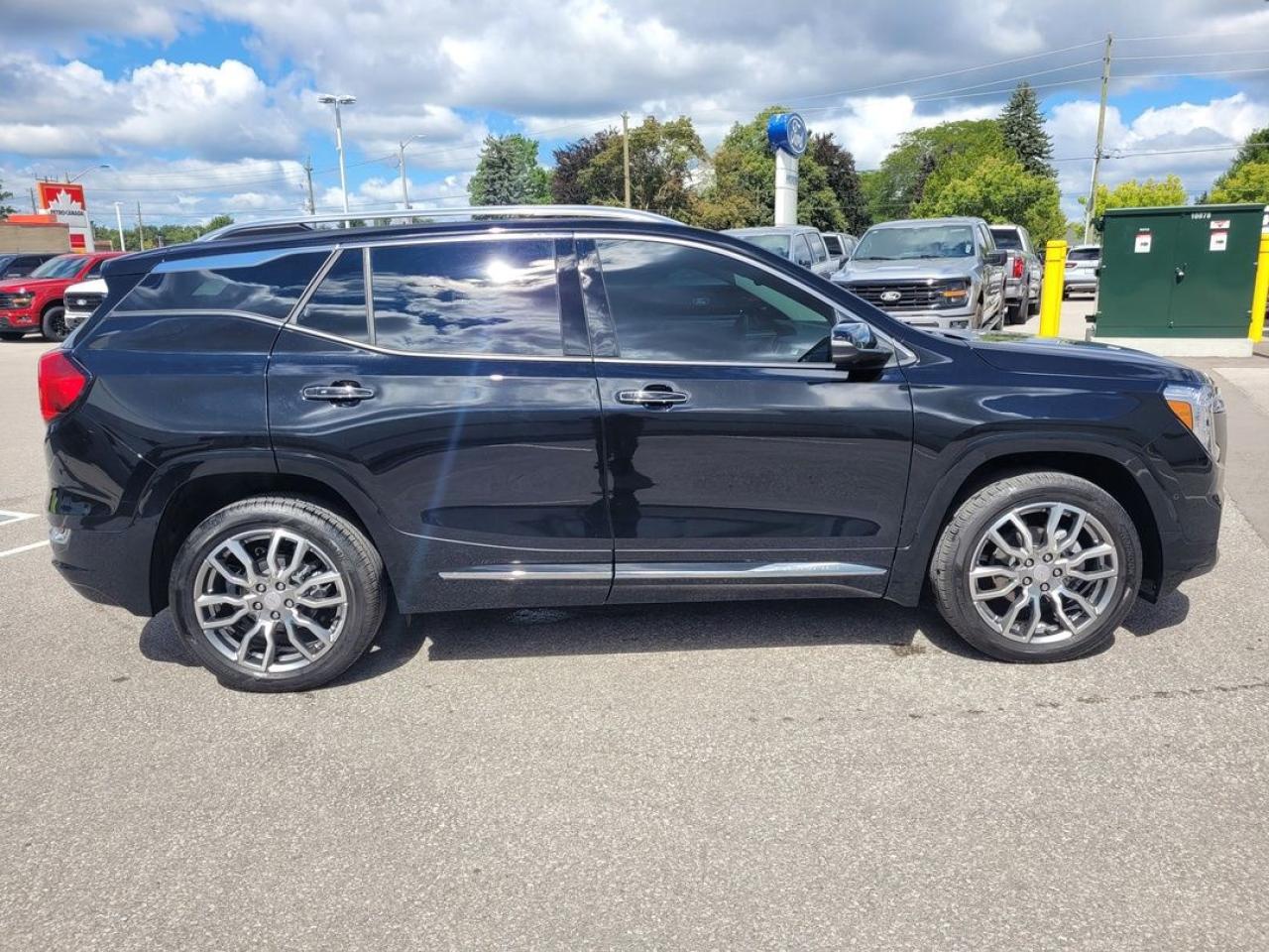 2023 GMC Terrain Denali Photo24