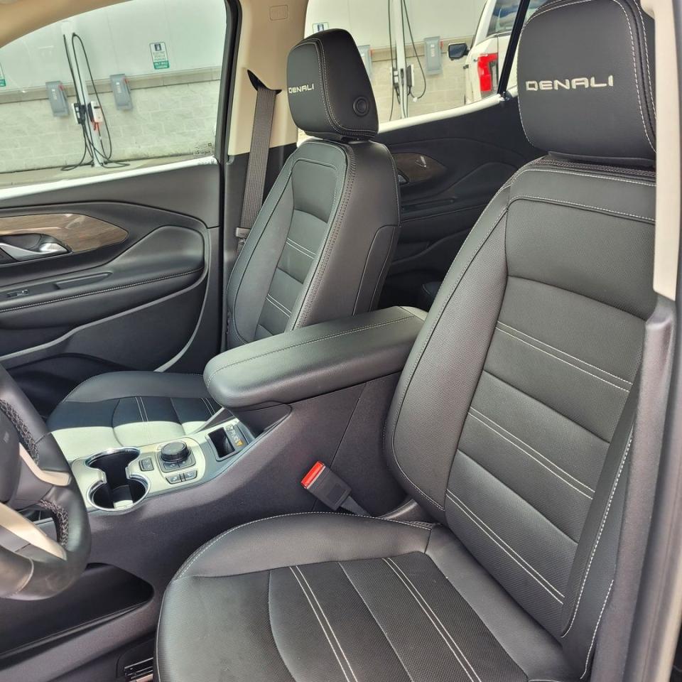 2023 GMC Terrain Denali Photo9