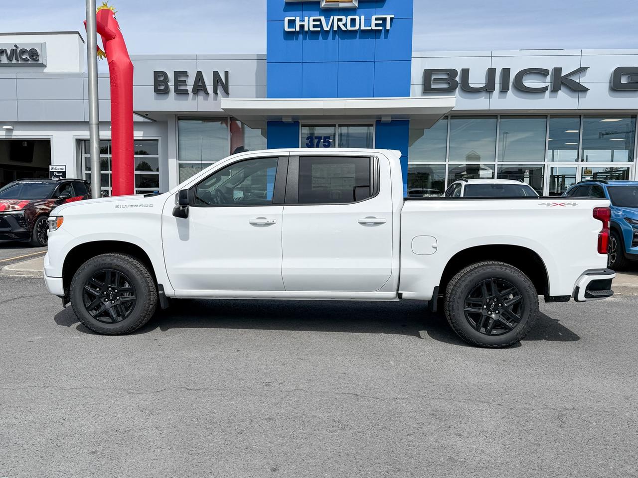 2025 Chevrolet Silverado 1500 RST 5.3L V8 WITH REMOTE START/ENTRY, HEATED FRONT SEATS, HEATED STEERING WHEEL, HD SURROUND VISION, BOSE SOUND SYSTEM Photo5