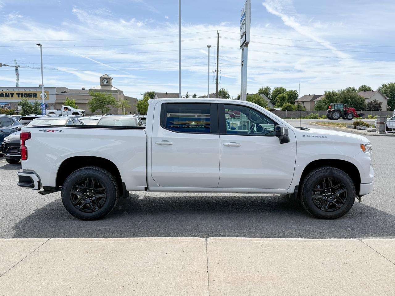 2025 Chevrolet Silverado 1500 RST 5.3L V8 WITH REMOTE START/ENTRY, HEATED FRONT SEATS, HEATED STEERING WHEEL, HD SURROUND VISION, BOSE SOUND SYSTEM Photo