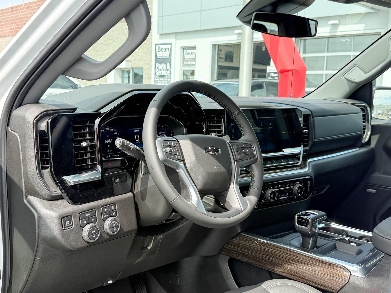 2025 Chevrolet Silverado 1500 RST 5.3L V8 WITH REMOTE START/ENTRY, HEATED FRONT SEATS, HEATED STEERING WHEEL, HD SURROUND VISION, BOSE SOUND SYSTEM Photo