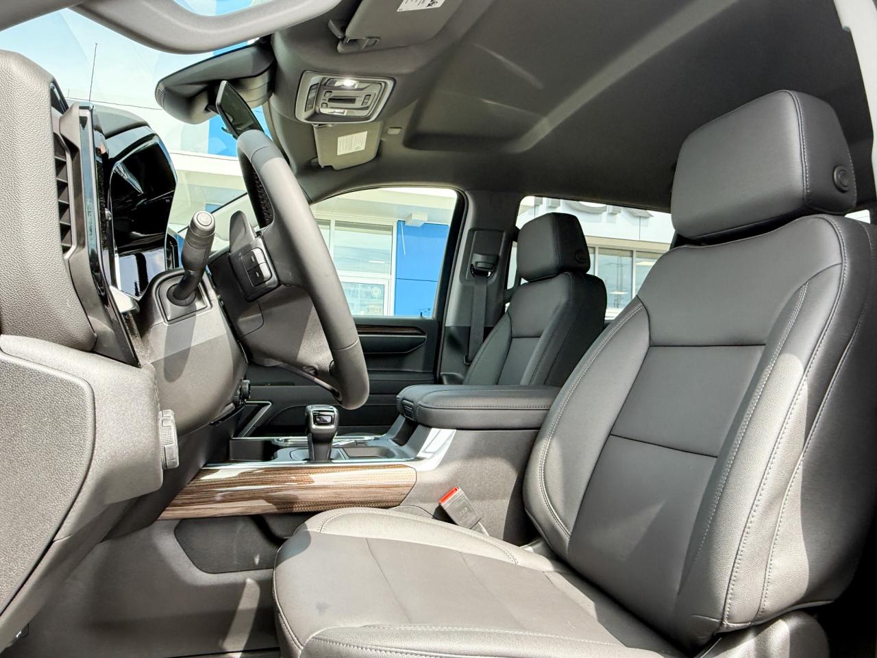 2025 Chevrolet Silverado 1500 RST 5.3L V8 WITH REMOTE START/ENTRY, HEATED FRONT SEATS, HEATED STEERING WHEEL, HD SURROUND VISION, BOSE SOUND SYSTEM Photo