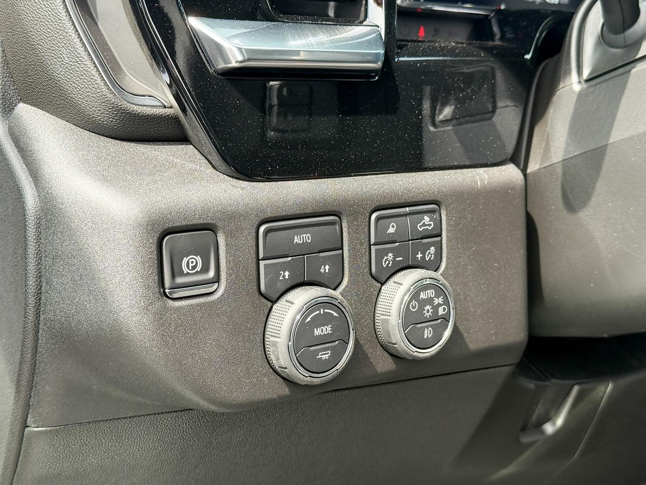 2025 Chevrolet Silverado 1500 RST 5.3L V8 WITH REMOTE START/ENTRY, HEATED FRONT SEATS, HEATED STEERING WHEEL, HD SURROUND VISION, BOSE SOUND SYSTEM Photo