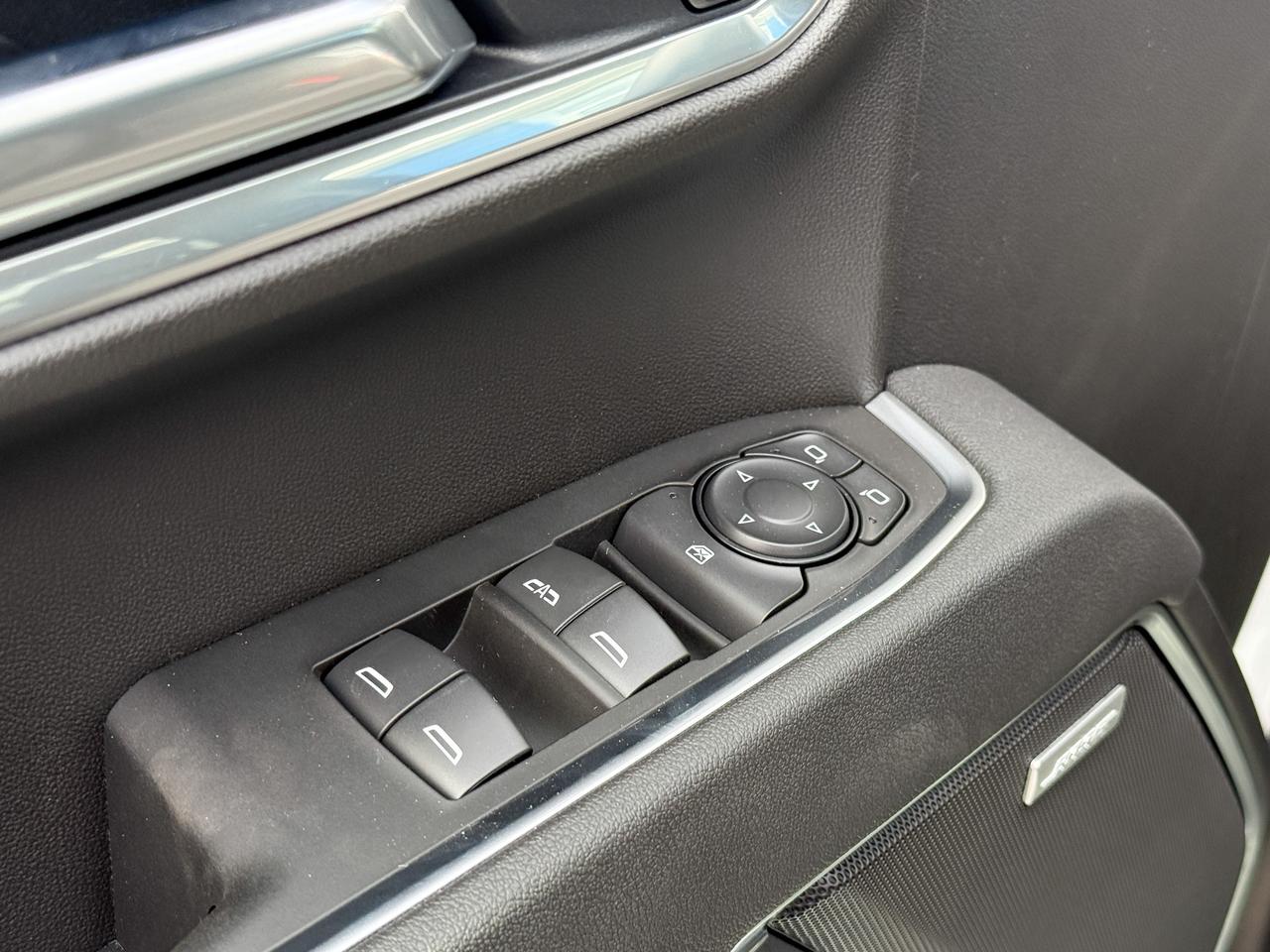 2025 Chevrolet Silverado 1500 RST 5.3L V8 WITH REMOTE START/ENTRY, HEATED FRONT SEATS, HEATED STEERING WHEEL, HD SURROUND VISION, BOSE SOUND SYSTEM Photo