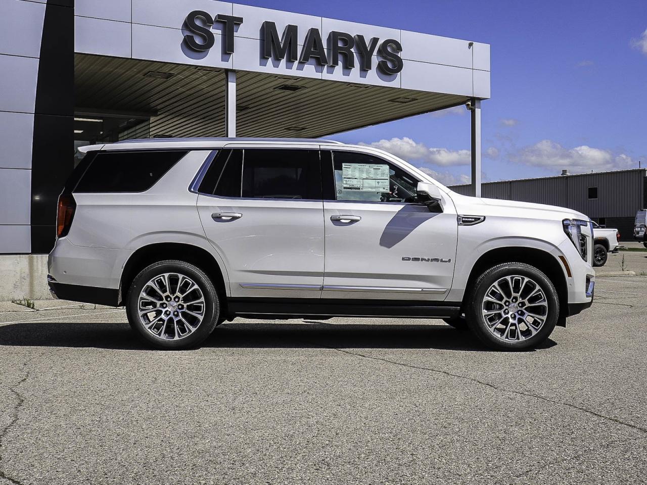 2025 GMC Yukon Denali Photo2