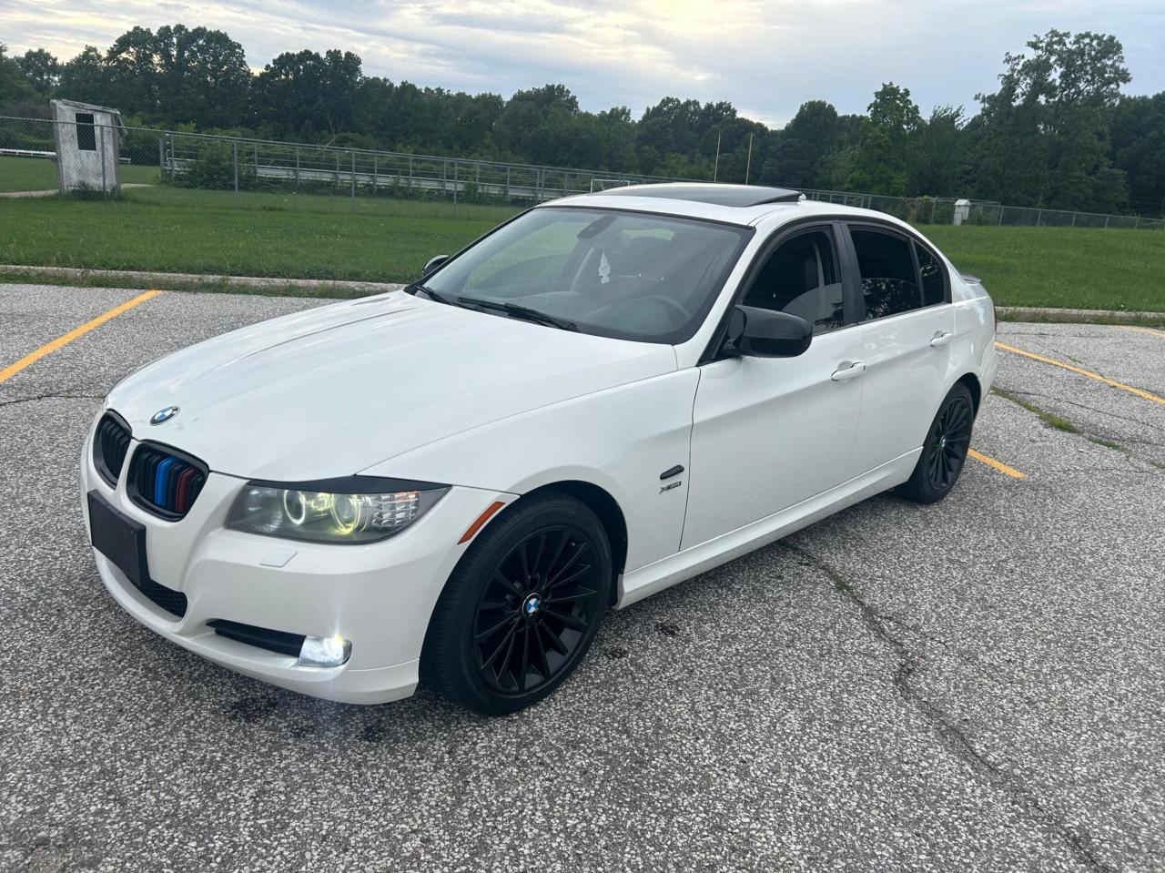 Used 2011 BMW 3 Series 328i xDrive AWD Classic Ed with Safety and Warranty. Financing Available. for sale in Windsor, ON