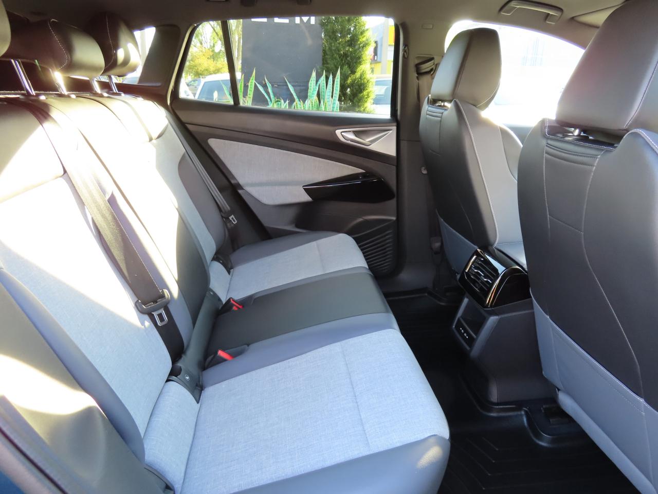 2023 Volkswagen ID.4 PRO w/SK On Battery - Blind Spot Monitor - Reverse Camera !! Photo