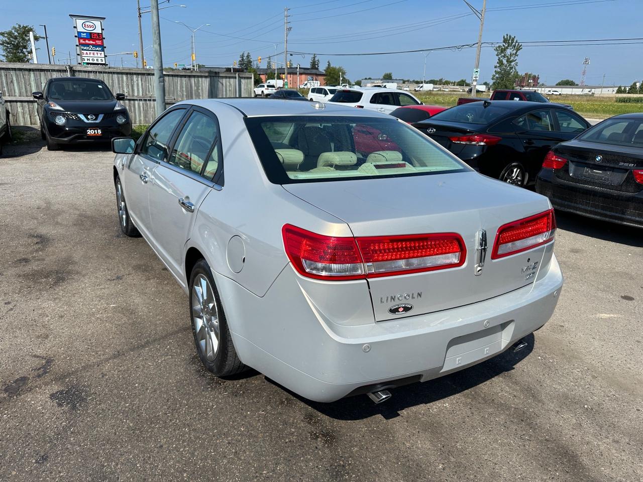 2010 Lincoln MKZ AWD, SEDAN, ONLY 45KMS, LOADED, CERTIFIED Photo2