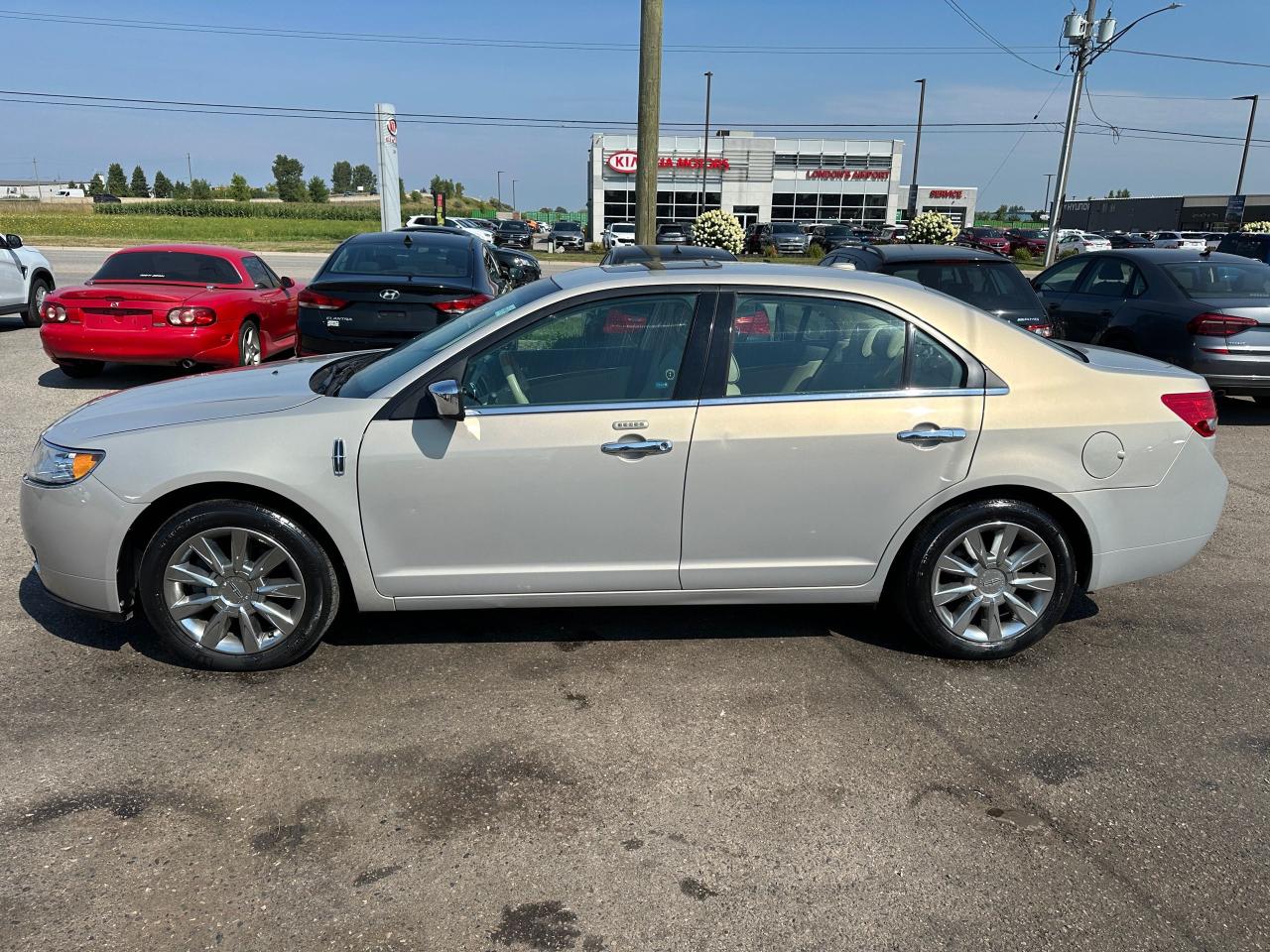 2010 Lincoln MKZ AWD, SEDAN, ONLY 45KMS, LOADED, CERTIFIED - Photo #2