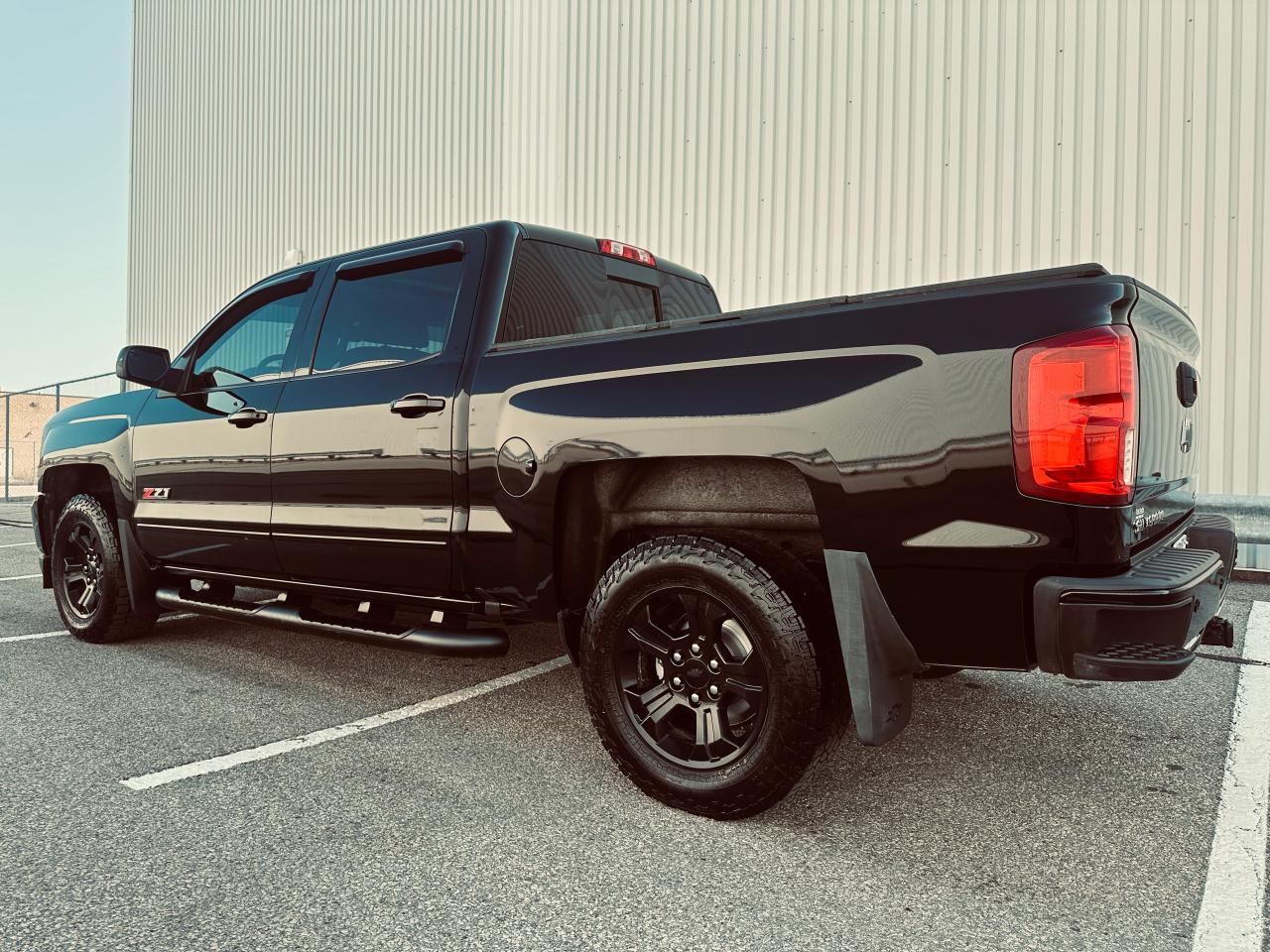 2018 Chevrolet Silverado 1500 Crew Cab 2LTZ  Z71 -Triple Black Fully Appointed Photo4