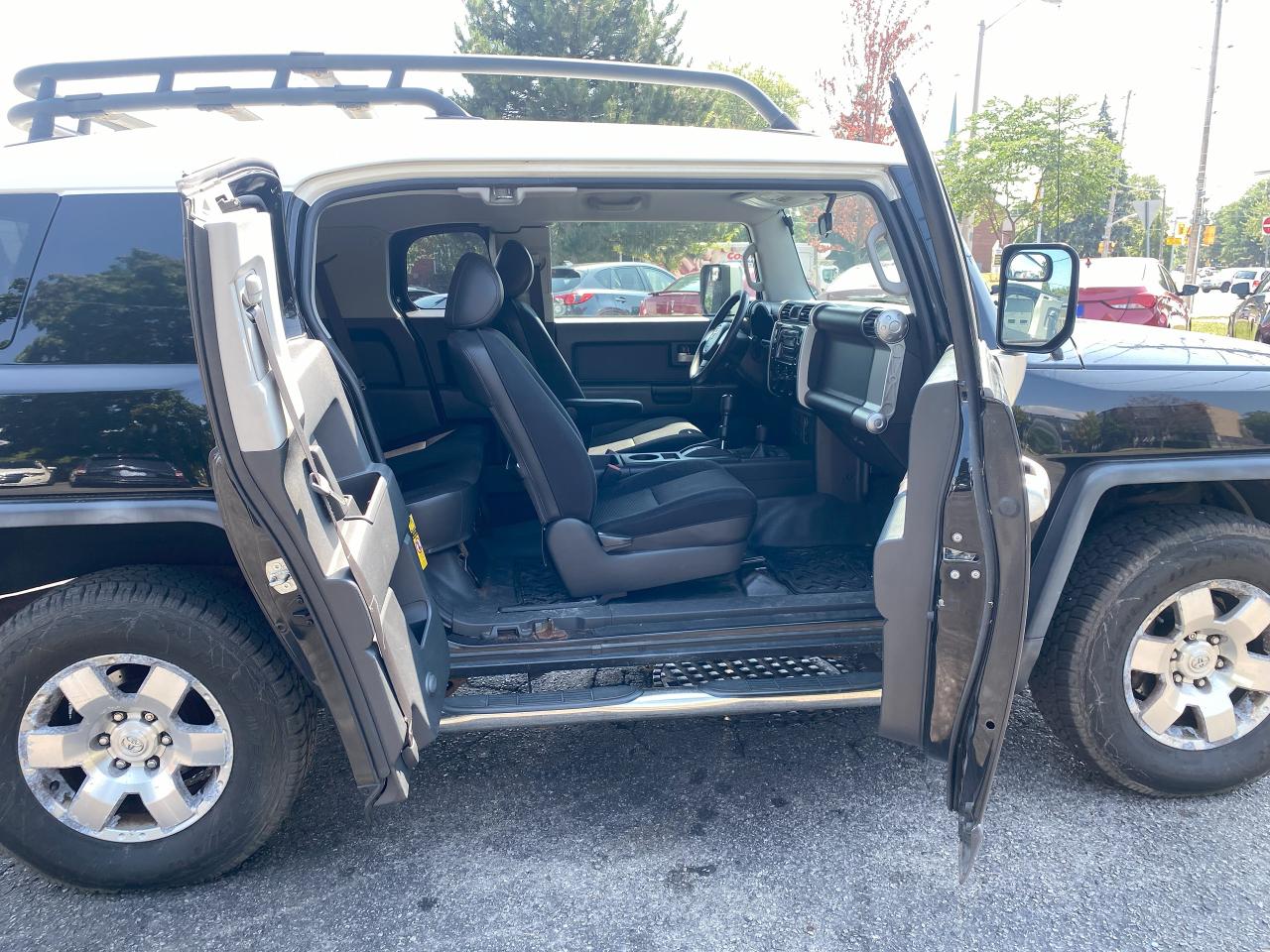 2007 Toyota FJ Cruiser Automatic/4x4/NO Accidents/Clean Carfax - Photo #9