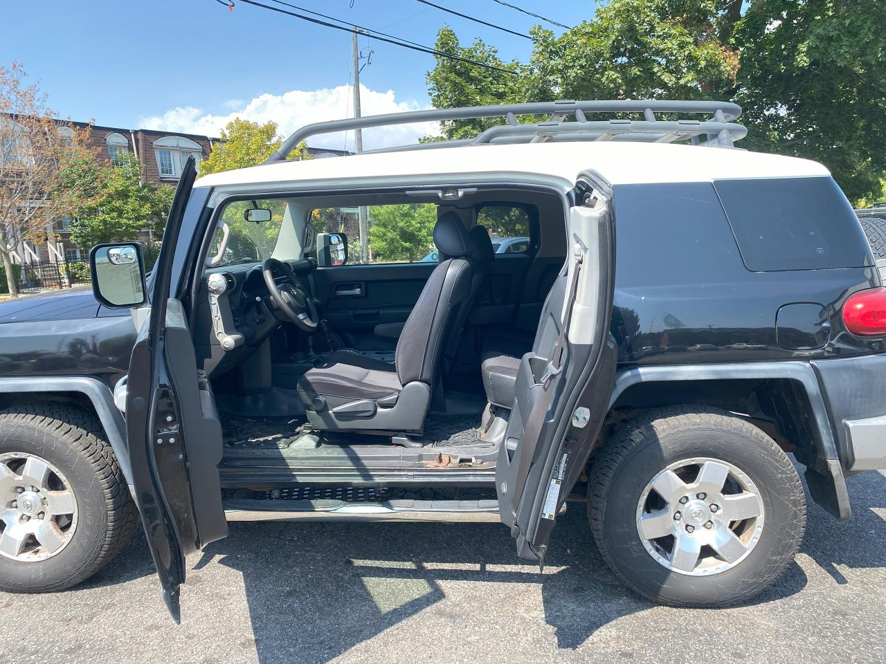 2007 Toyota FJ Cruiser Automatic/4x4/NO Accidents/Clean Carfax - Photo #10