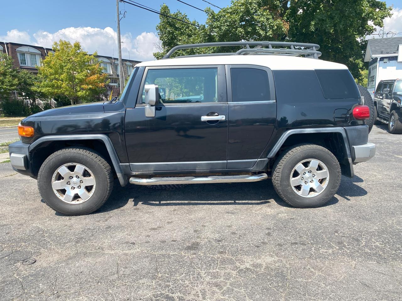 2007 Toyota FJ Cruiser Automatic/4x4/NO Accidents/Clean Carfax - Photo #2