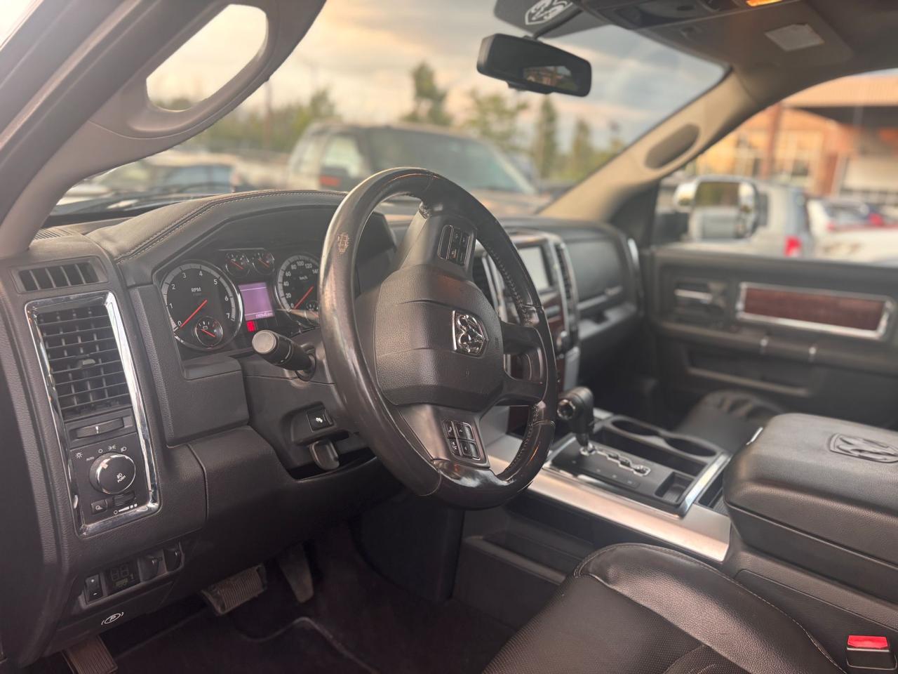 2012 RAM 1500 Laramie - Photo #5