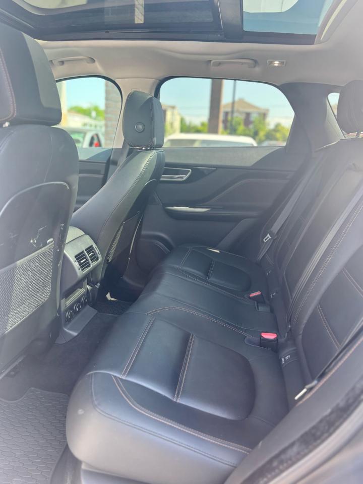 2018 Jaguar F-PACE Prestige - Photo #15