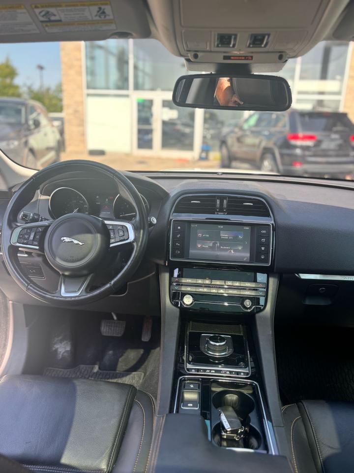2018 Jaguar F-PACE Prestige - Photo #12
