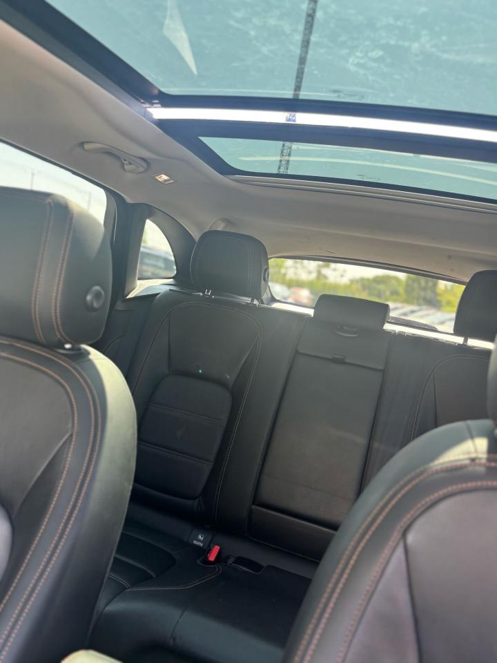 2018 Jaguar F-PACE Prestige - Photo #14