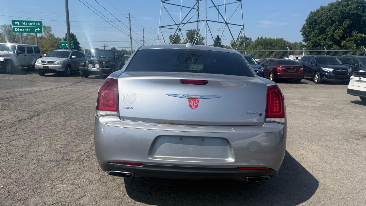 2018 Chrysler 300 300S Photo3
