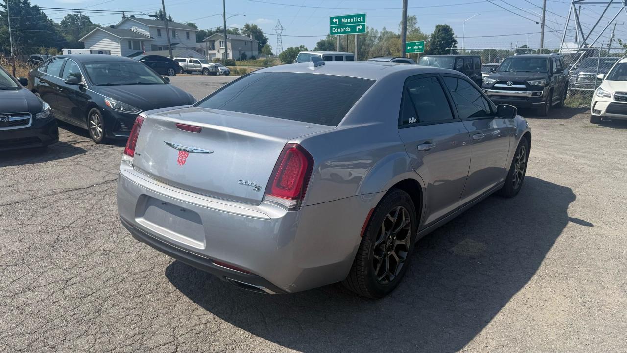 2018 Chrysler 300 300S Photo4