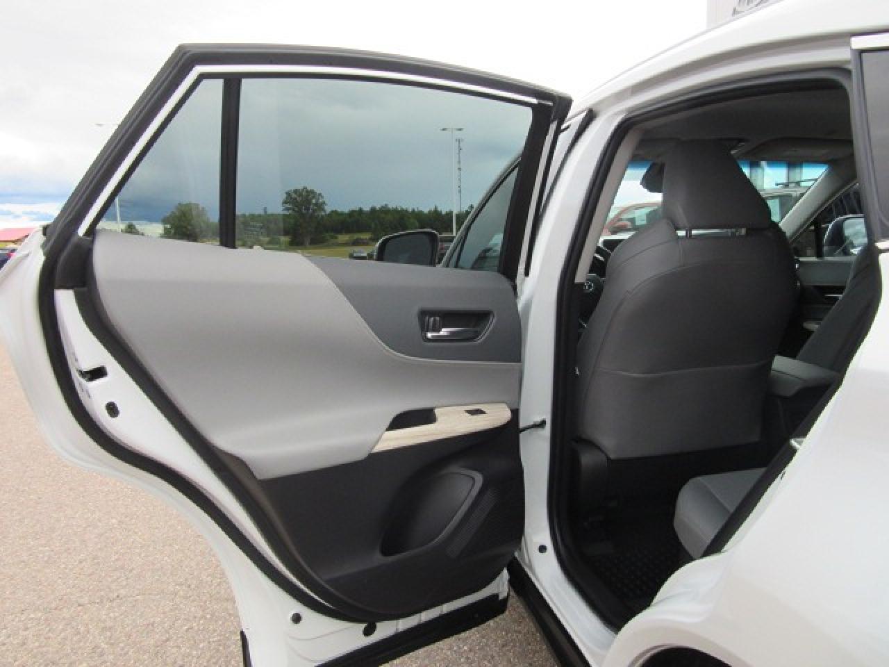 2024 Toyota Venza XLE Photo