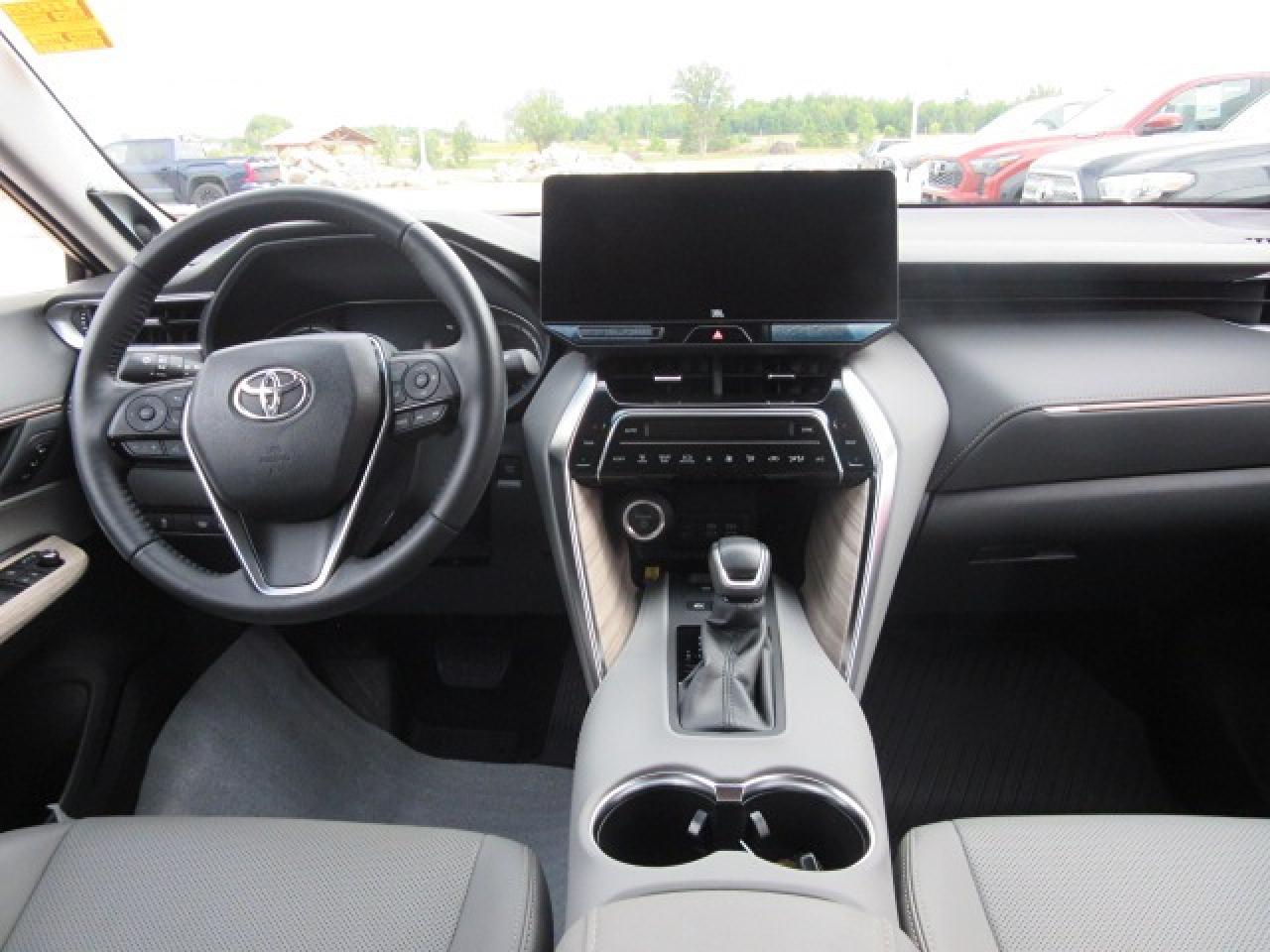 2024 Toyota Venza XLE Photo