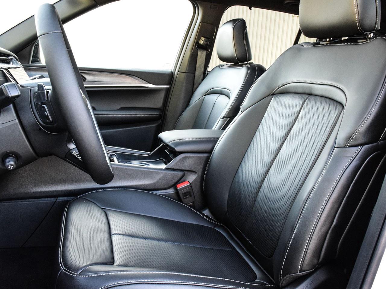 2025 Jeep Grand Cherokee LIMITED 4X4 Photo