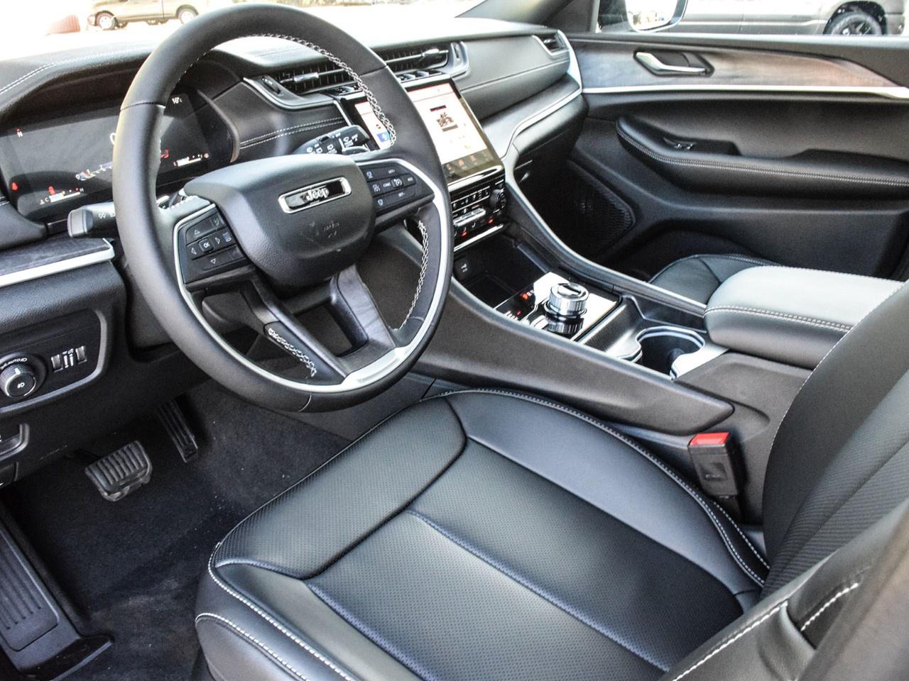 2025 Jeep Grand Cherokee LIMITED 4X4 Photo