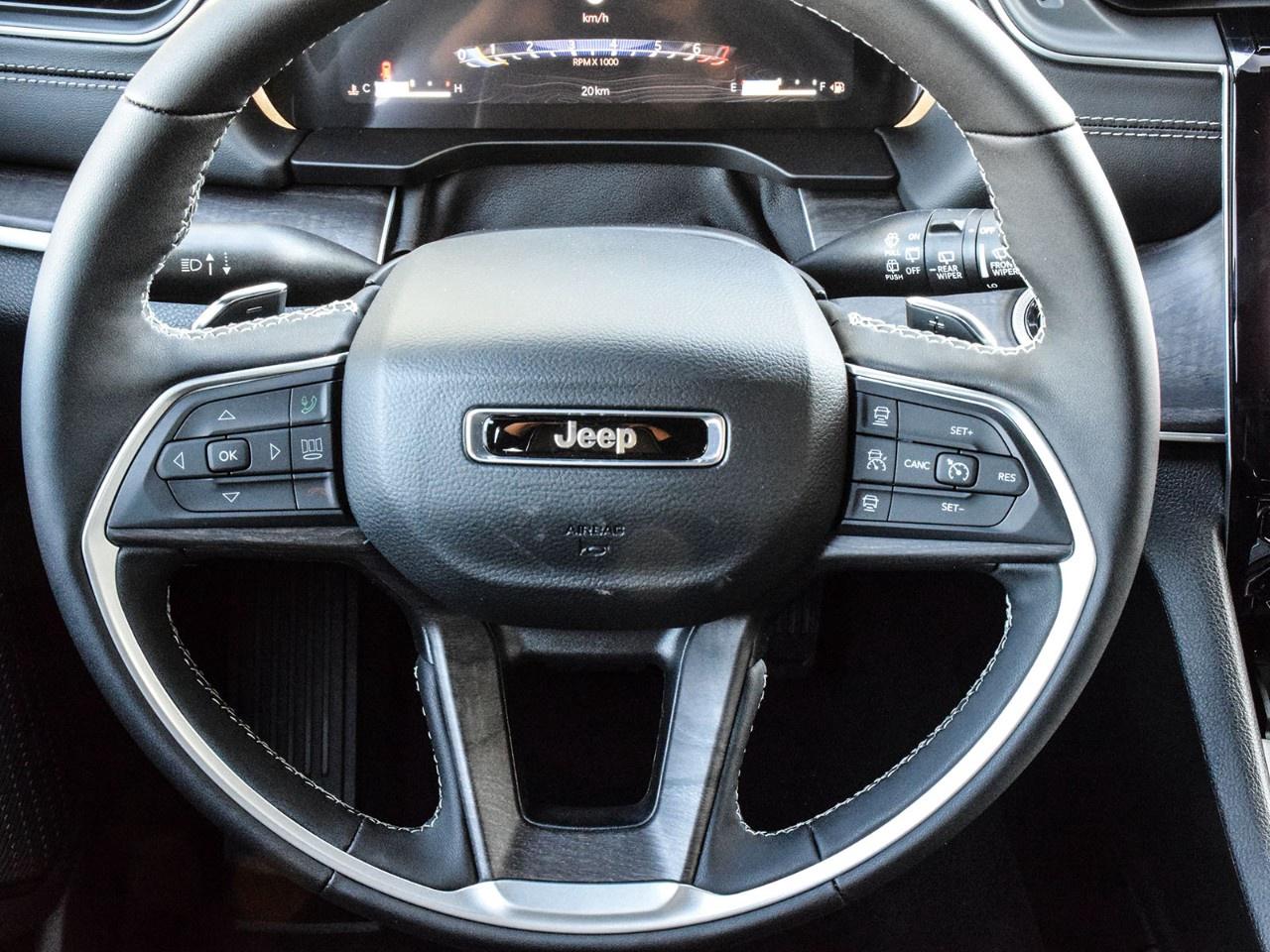 2025 Jeep Grand Cherokee LIMITED 4X4 Photo