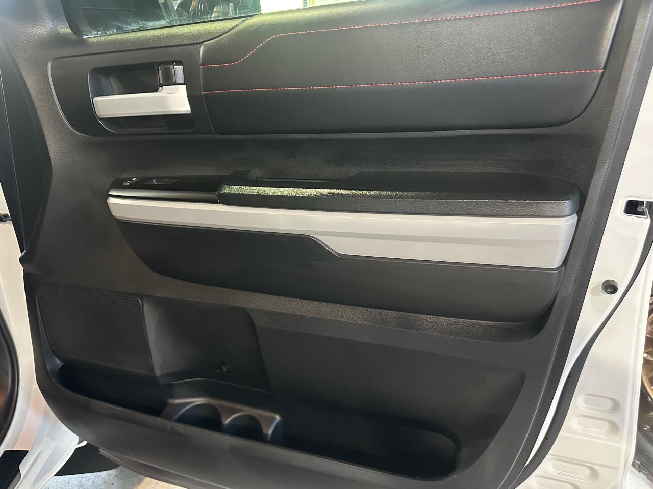 2019 Toyota Tundra TRD PRO | LEATHER | CREW MAX | 5.7L V8 - Photo #16