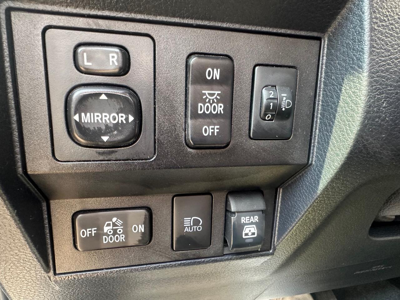 2019 Toyota Tundra TRD PRO | LEATHER | CREW MAX | 5.7L V8 - Photo #34