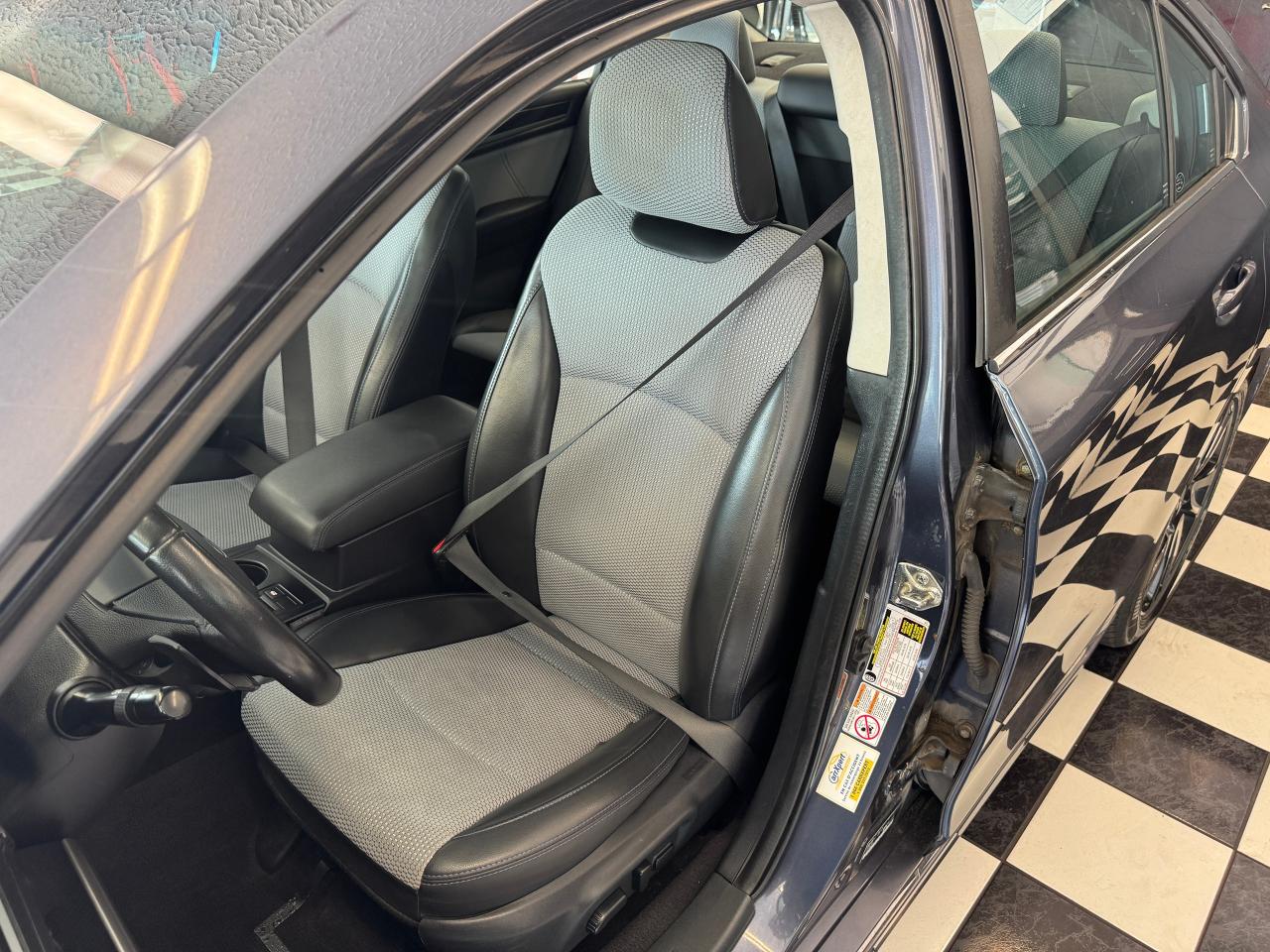 2017 Subaru Legacy 2.5i w/EYE SEIGHT+New Tires+Brakes+CLEAN CARFAX Photo22