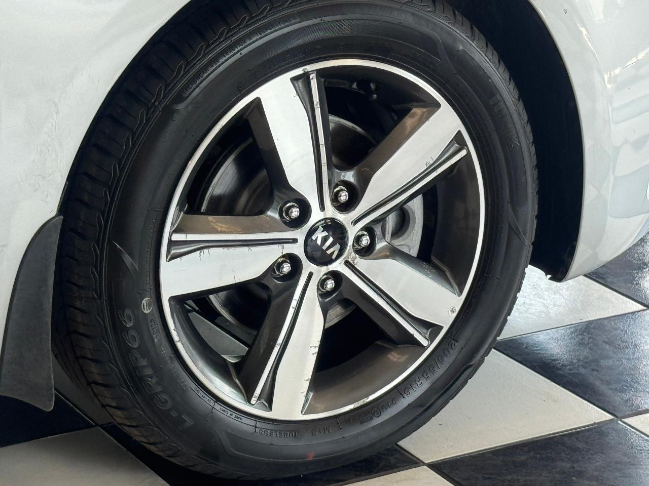 2018 Kia Forte LX+New Tires+Brakes+ApplePlay+A/C+CLEAN CARFAX Photo109