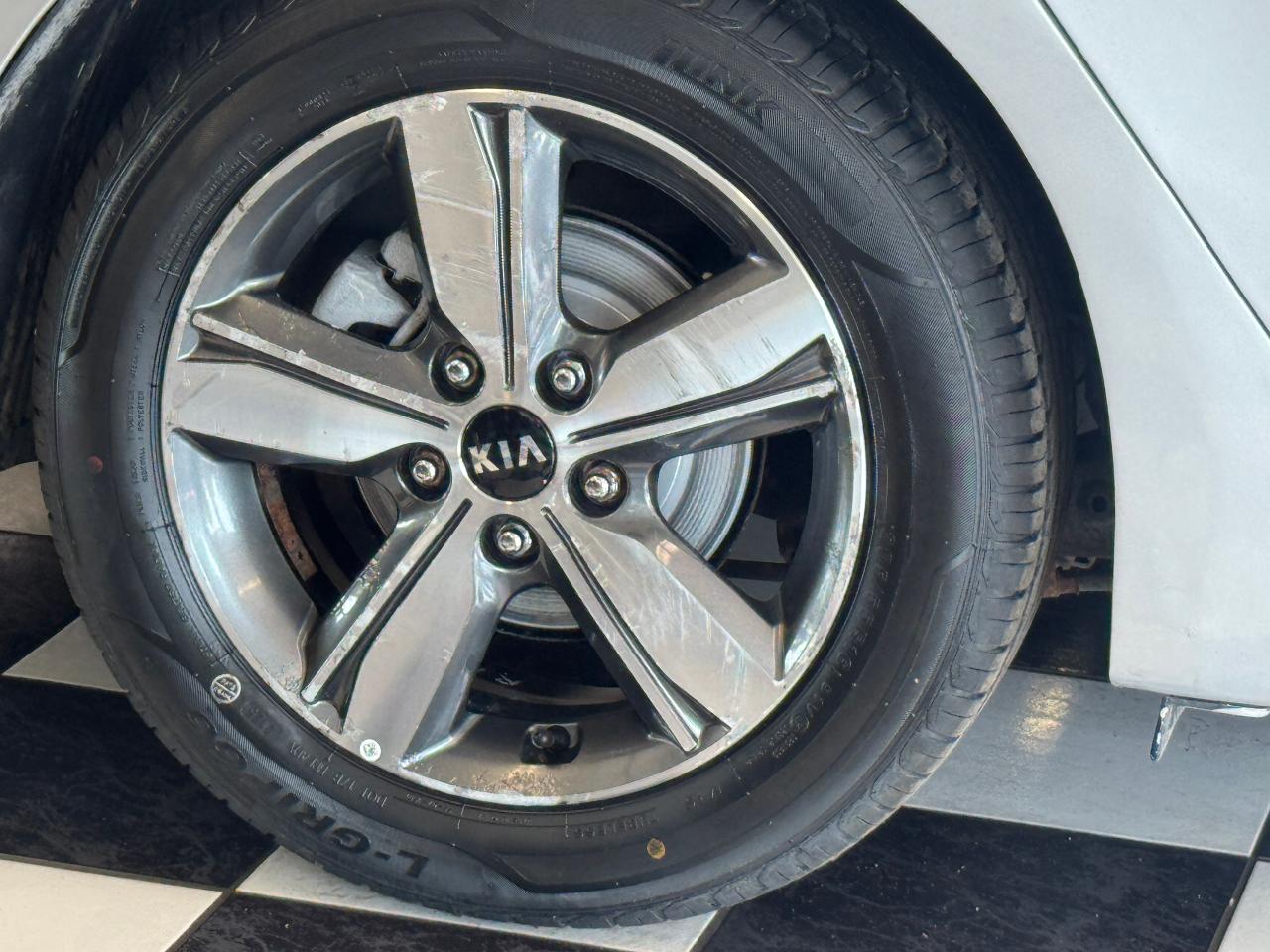 2018 Kia Forte LX+New Tires+Brakes+ApplePlay+A/C+CLEAN CARFAX Photo108