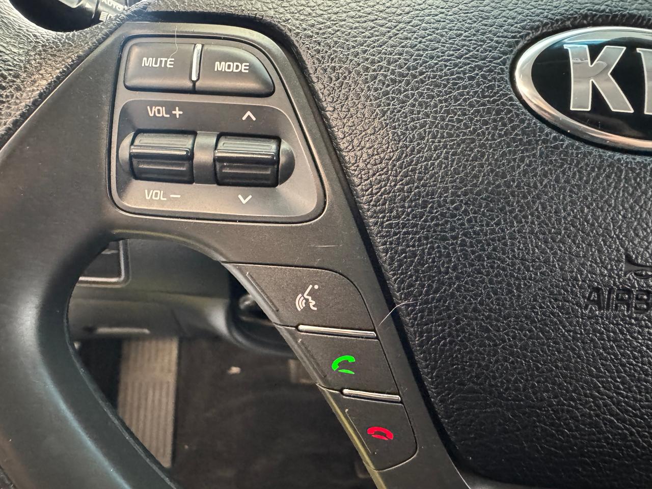 2018 Kia Forte LX+New Tires+Brakes+ApplePlay+A/C+CLEAN CARFAX Photo99