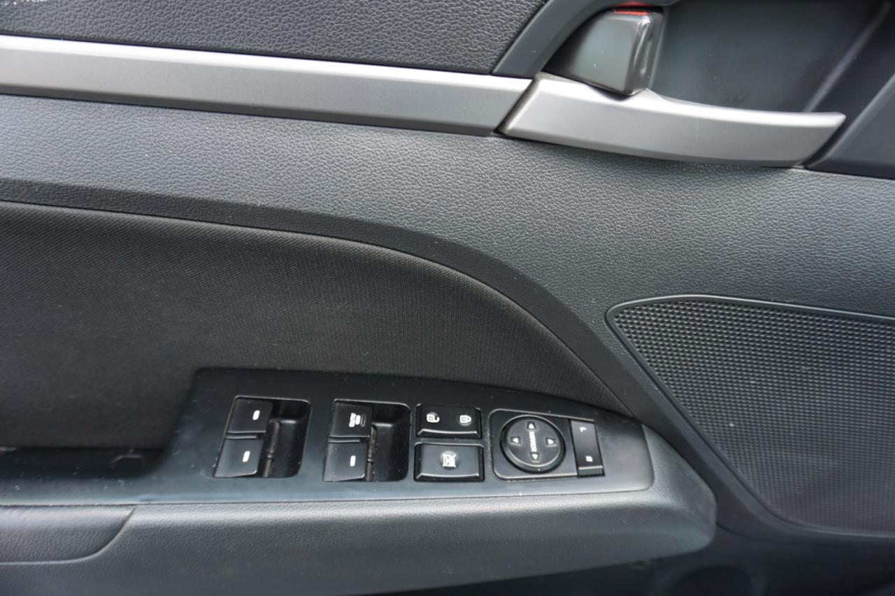 2018 Hyundai Elantra SE CERTIFIED CAMERA BLUETOOTH HEATED SEATS SUNROOF CRUISE ALLOYS - Photo #27
