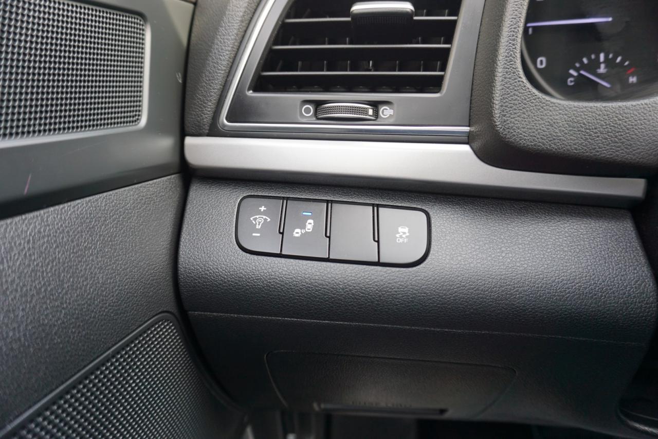 2018 Hyundai Elantra SE CERTIFIED CAMERA BLUETOOTH HEATED SEATS SUNROOF CRUISE ALLOYS - Photo #29