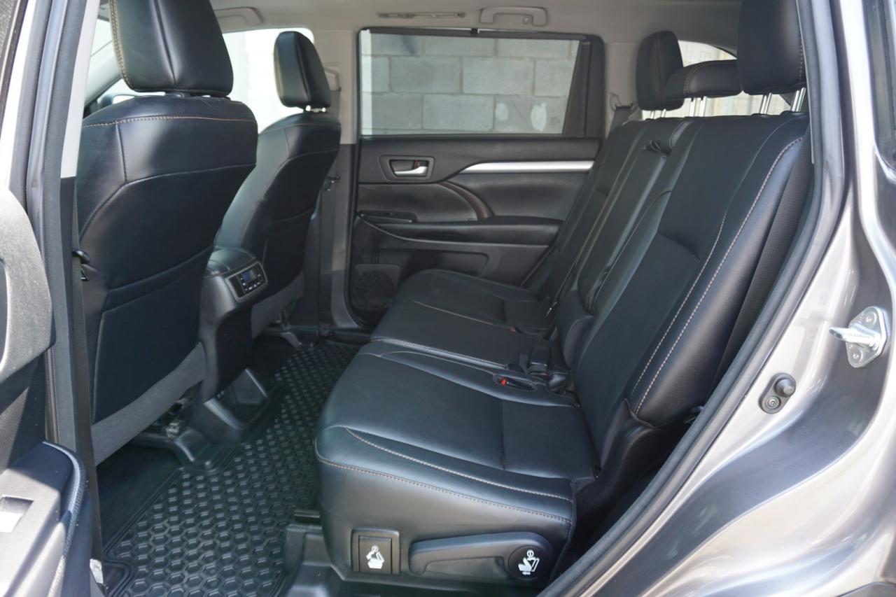 2018 Toyota Highlander V6 XLE AWD CERTIFIED *1 OWNER*7 SEATS* CAMERA NAV BLUETOOTH LEATHER HEATED SEATS SUNROOF CRUISE ALLOYS - Photo #17
