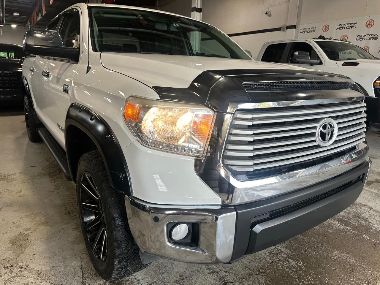 2017 Toyota Tundra LIMITED | CREW MAX | 5.7L V8 LEATHER | SUNROOF - Photo #3
