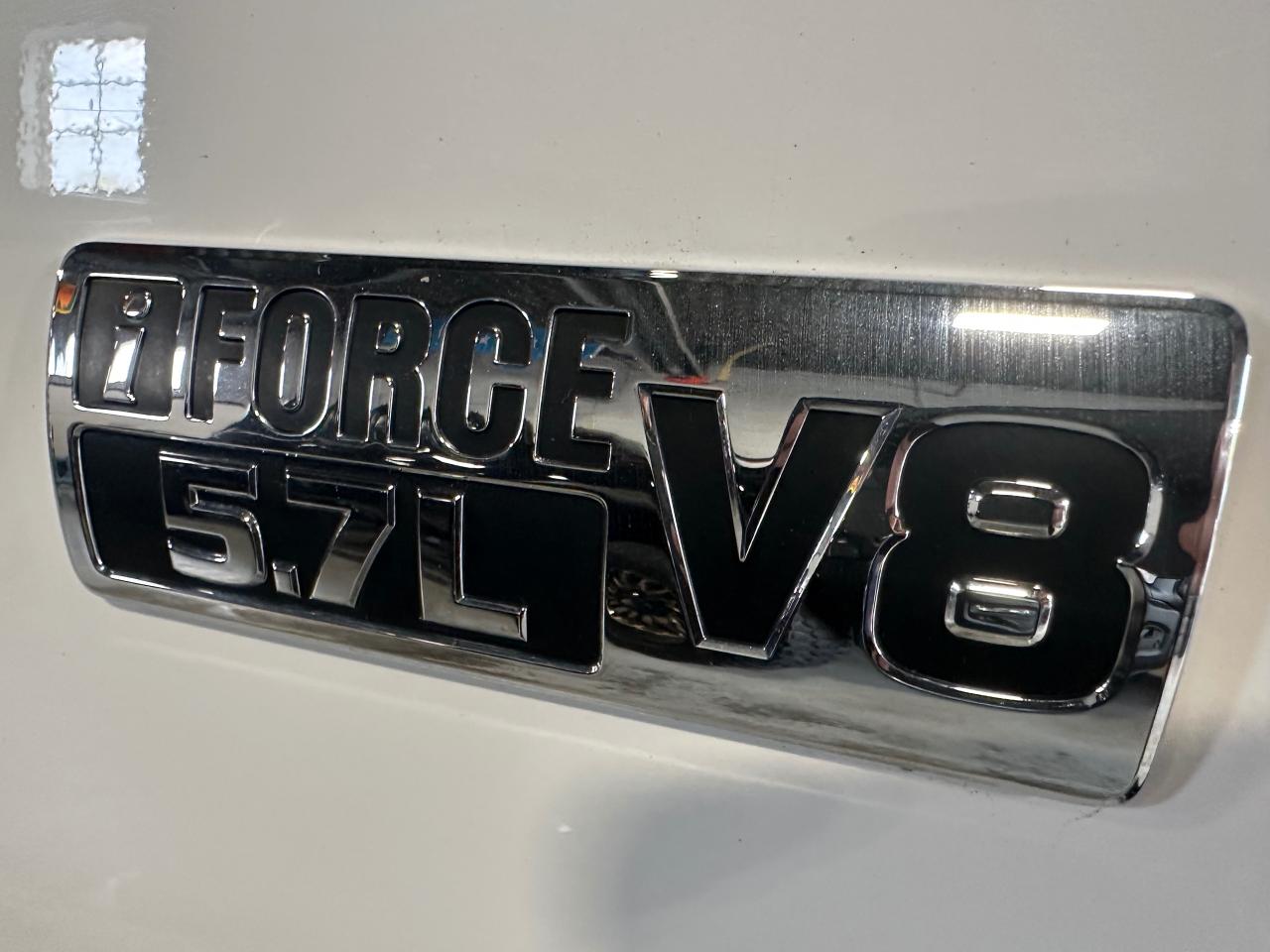 2017 Toyota Tundra LIMITED | CREW MAX | 5.7L V8 LEATHER | SUNROOF Photo3