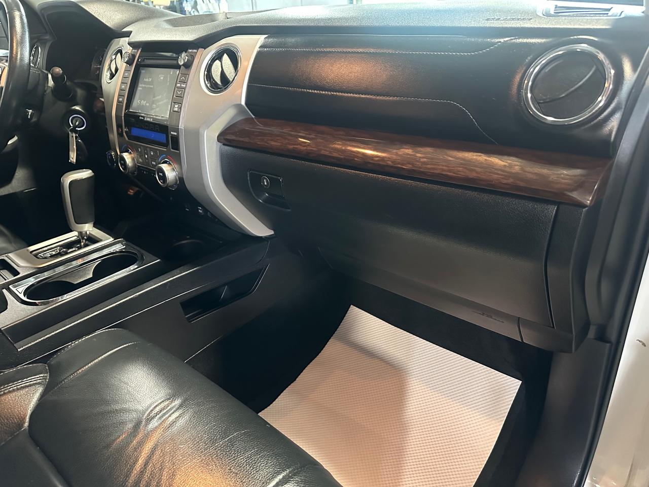 2017 Toyota Tundra LIMITED | CREW MAX | 5.7L V8 LEATHER | SUNROOF - Photo #13