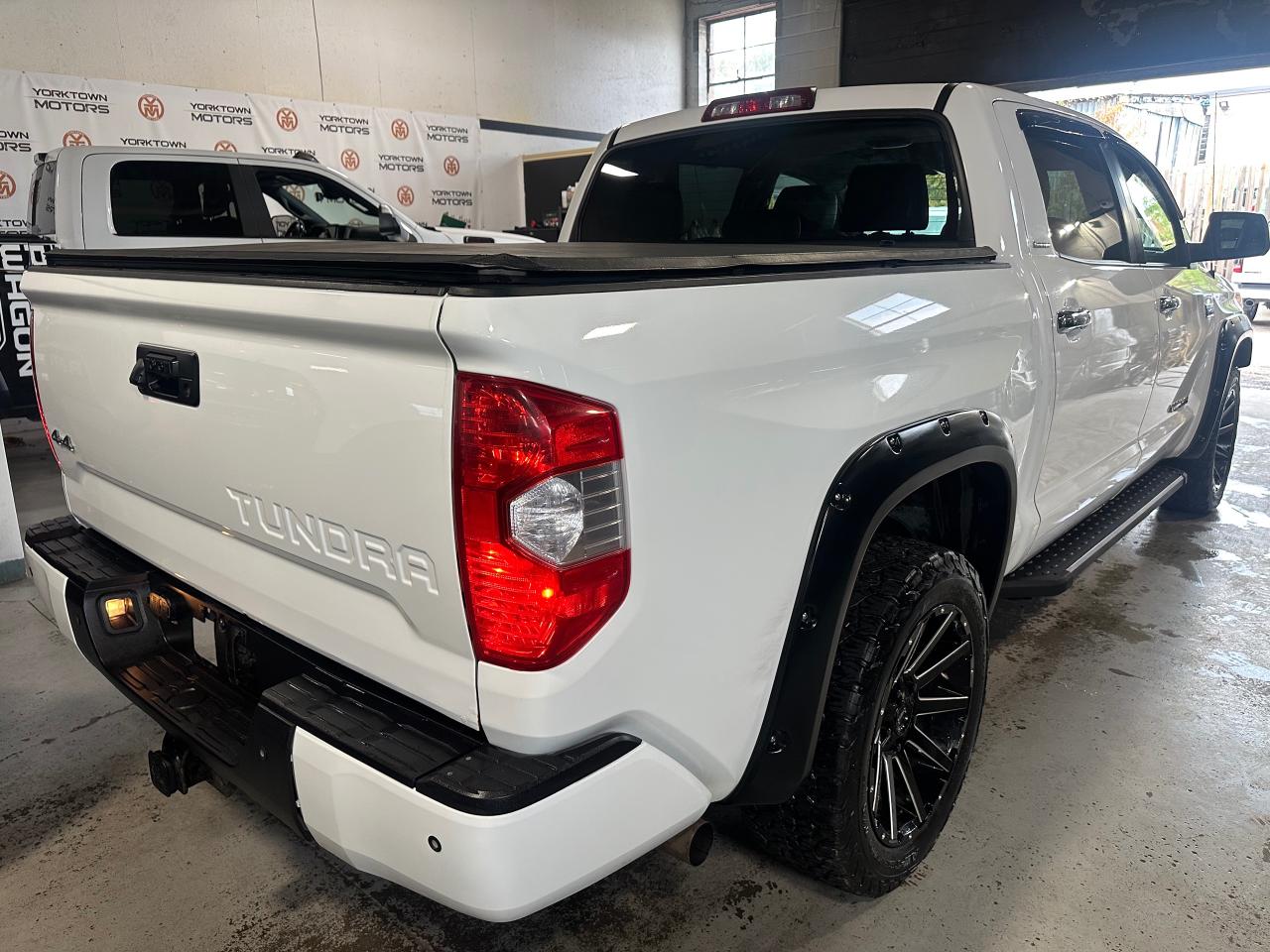 2017 Toyota Tundra LIMITED | CREW MAX | 5.7L V8 LEATHER | SUNROOF - Photo #19