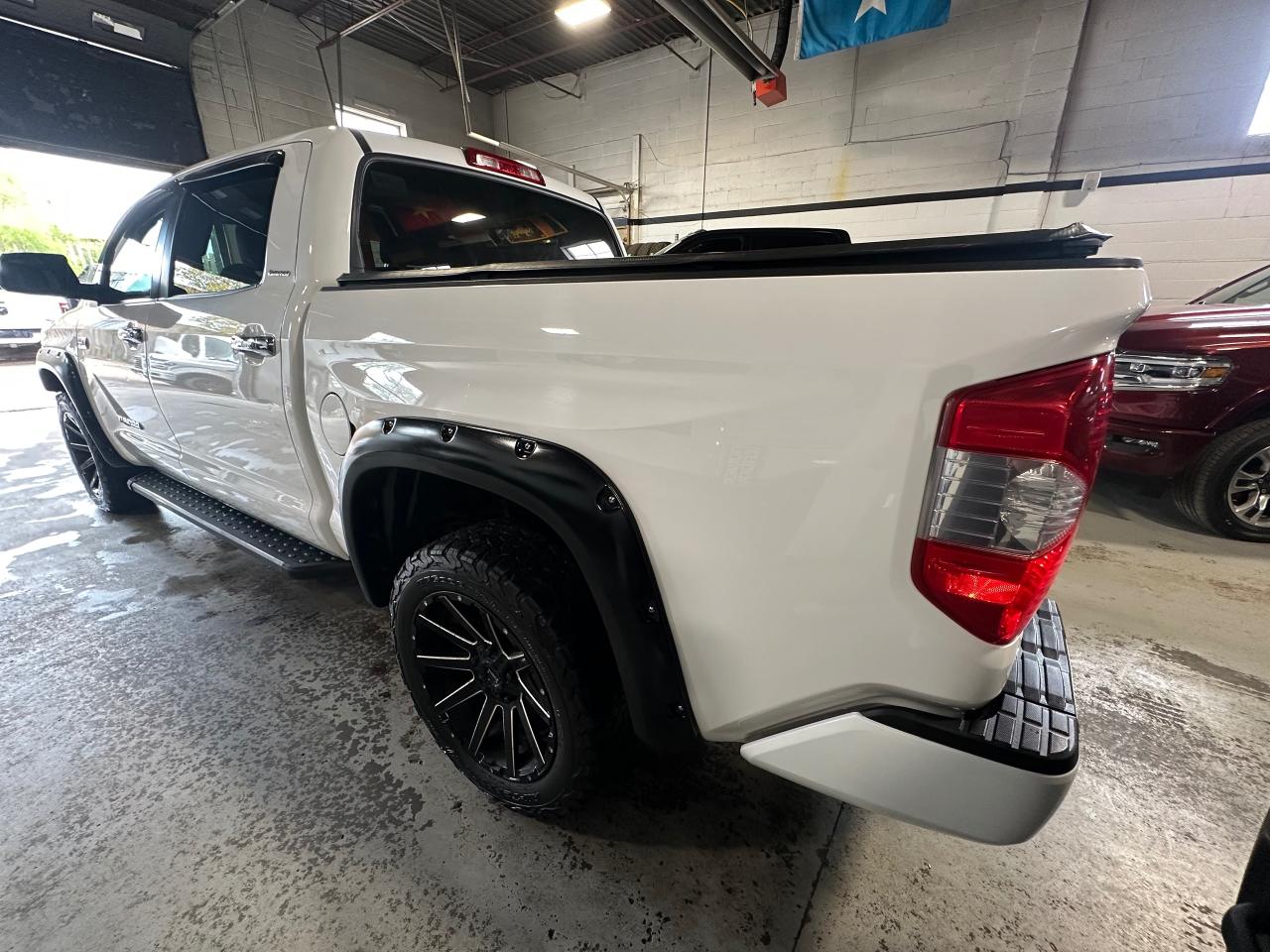 2017 Toyota Tundra LIMITED | CREW MAX | 5.7L V8 LEATHER | SUNROOF - Photo #22