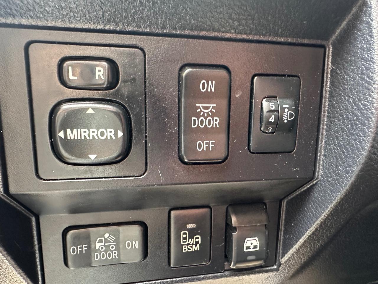 2017 Toyota Tundra LIMITED | CREW MAX | 5.7L V8 LEATHER | SUNROOF - Photo #46