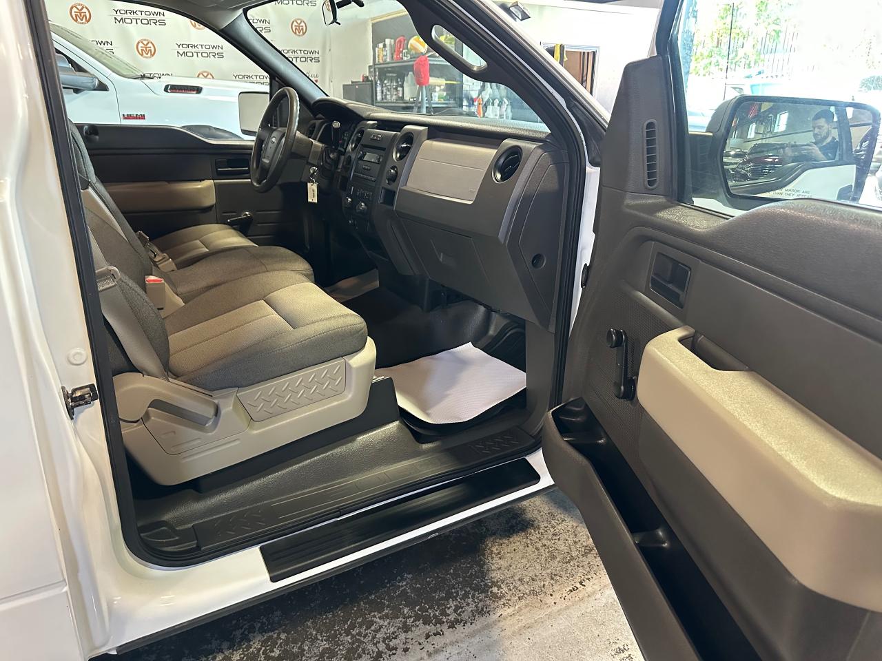 2010 Ford F-150 XL | 8FT LONG BOX | 4.6L 8CYL  | LOW KMS | CLEAN - Photo #6