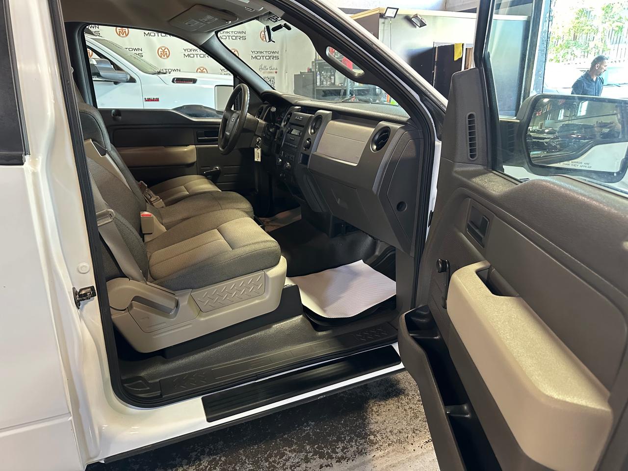 2010 Ford F-150 XL | 8FT LONG BOX | 4.6L 8CYL  | LOW KMS | CLEAN - Photo #5